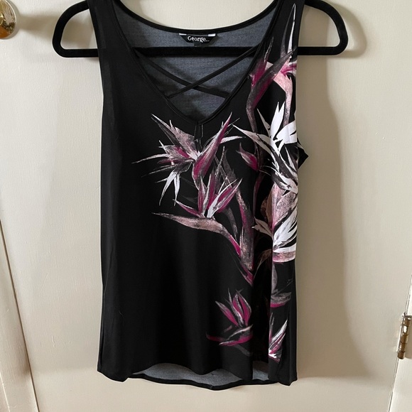 Floral sleeveless top 2/$25 - Picture 1 of 2